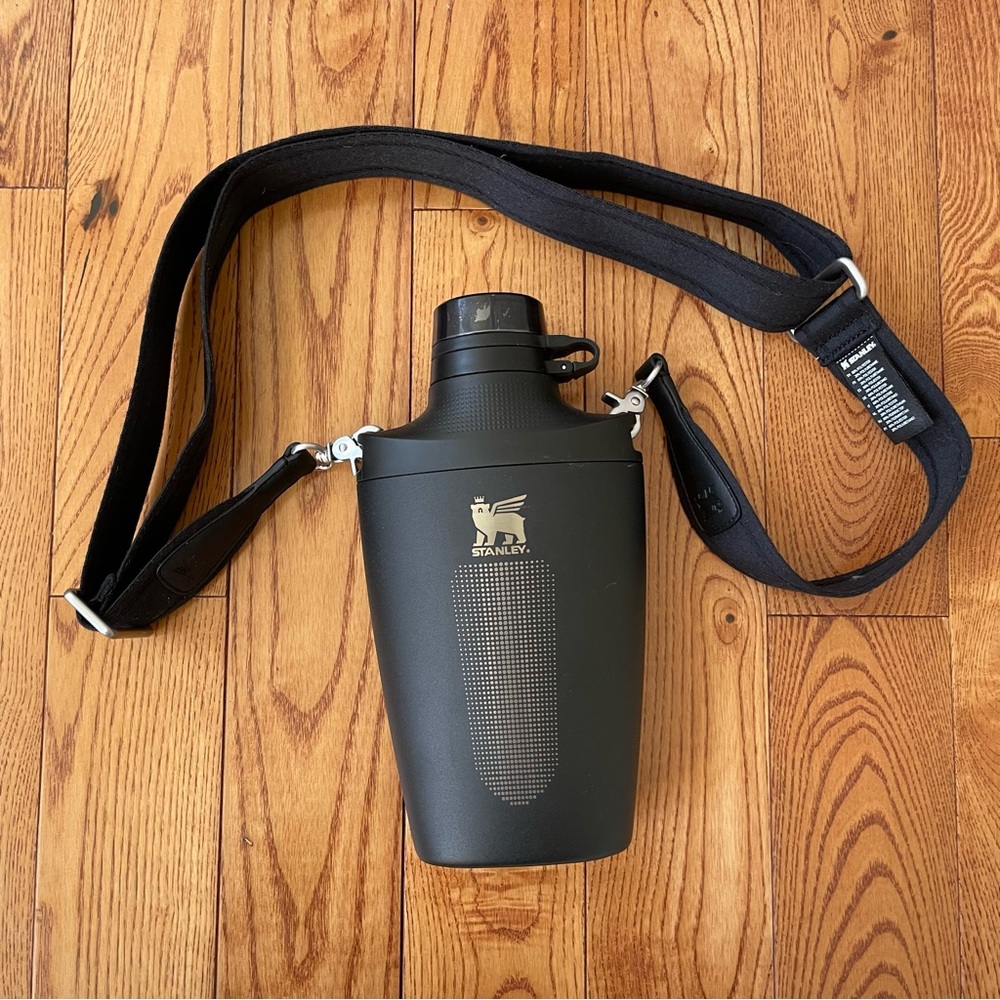 The Stanley Cross Bottle | 23 OZ